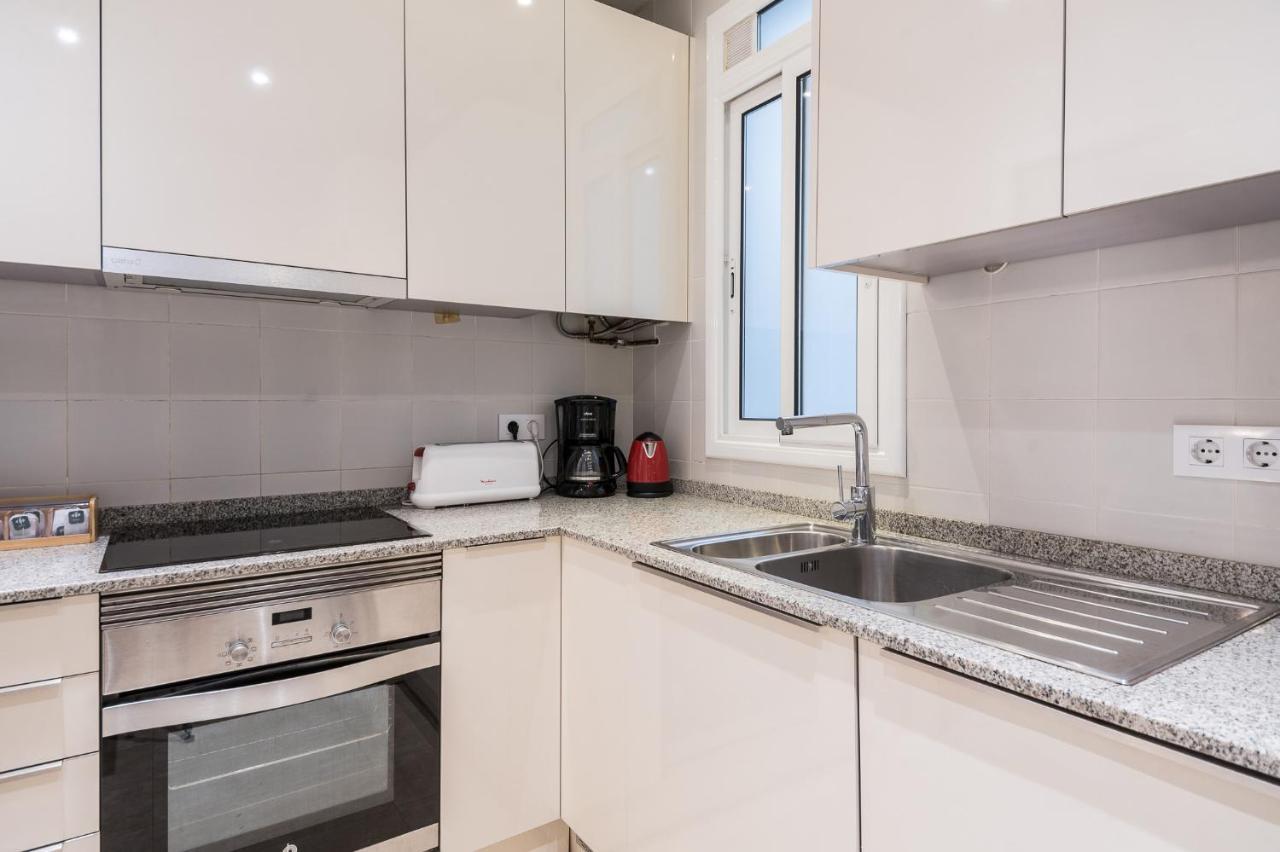 Spacious 3 Bed Apt In The Heart Of Sant Antoni Barcelona Exterior foto