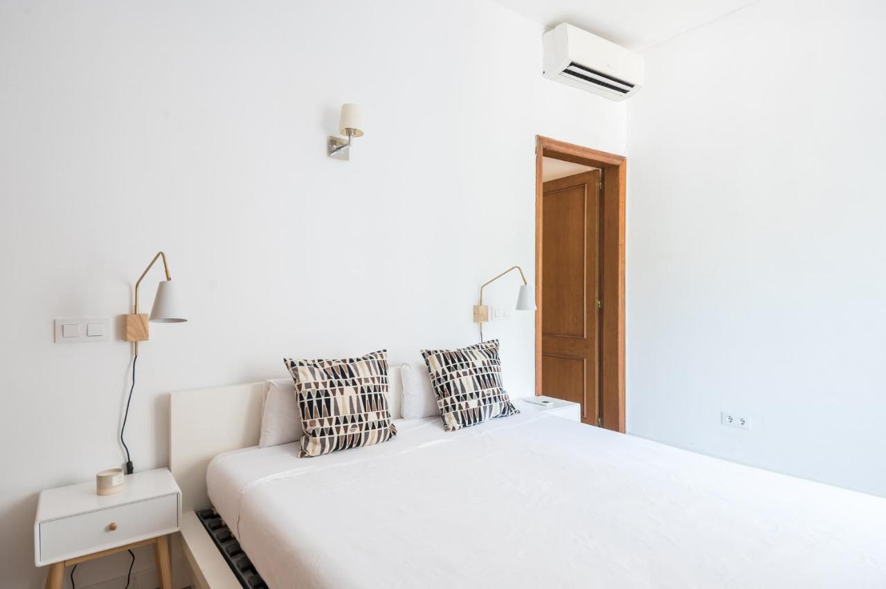 Spacious 3 Bed Apt In The Heart Of Sant Antoni Barcelona Exterior foto