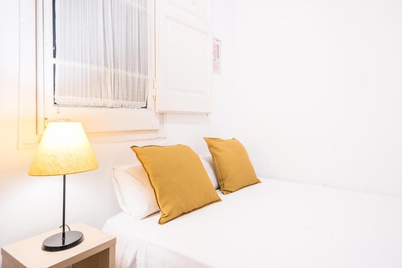 Spacious 3 Bed Apt In The Heart Of Sant Antoni Barcelona Exterior foto